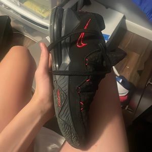 LeBron black and red